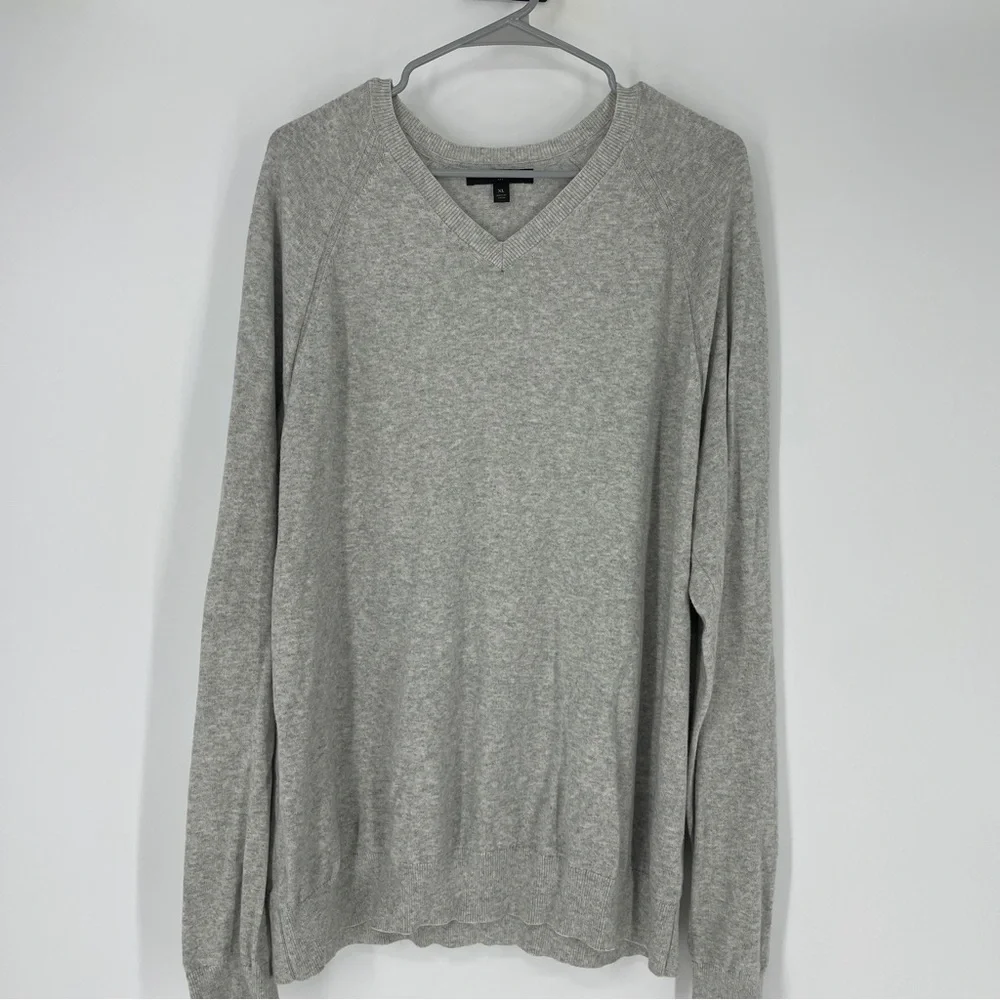 Banana Republic lightweight gray V-neck sweater